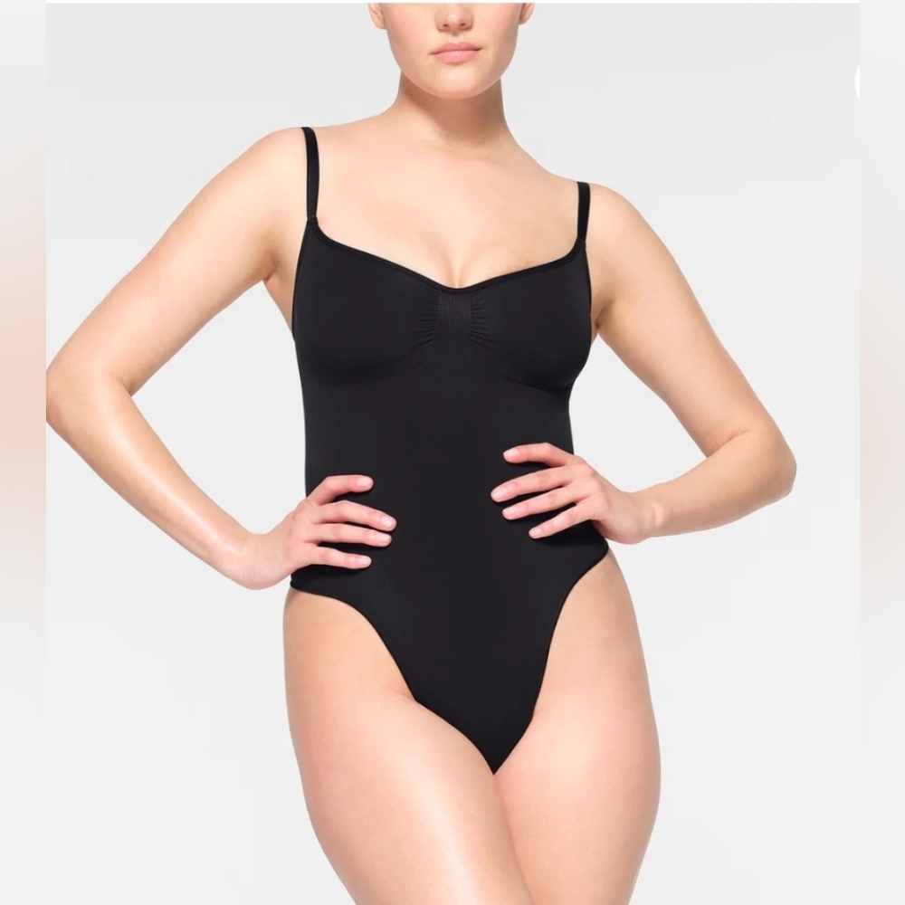 SKIMS Sm $70 NWOT SEAMLESS SCULPT THONG BODYSUIT  Onyx